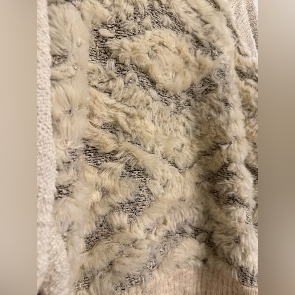Amadi Anthropologie Women’s Sweater Large Textured Faux Fur Cream Neutral - Picture 4 of 8